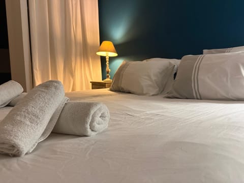 Bedroom, towels