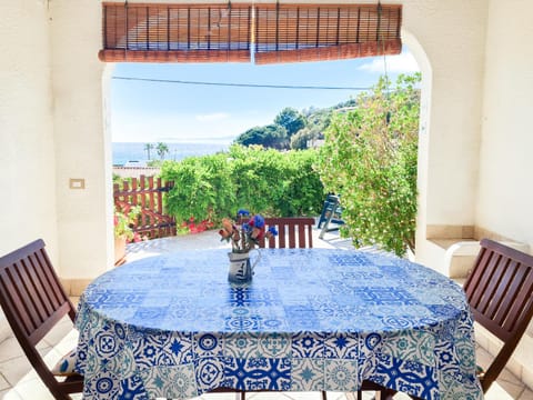 Natural landscape, View (from property/room), Balcony/Terrace, Dining area