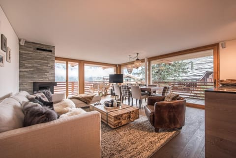Living room, Seating area