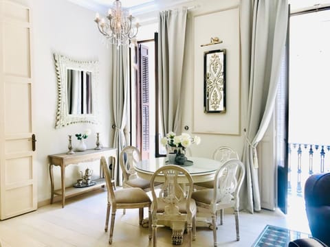 Living room, Seating area, Dining area