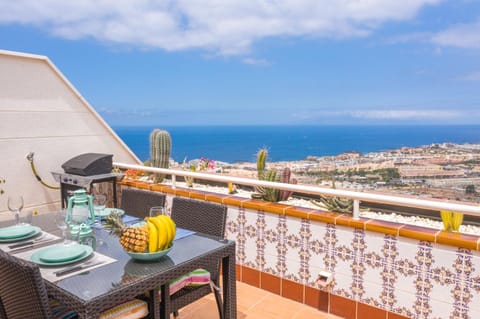 Day, View (from property/room), Balcony/Terrace, City view, Sea view