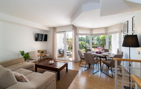 Living room, Seating area, Dining area