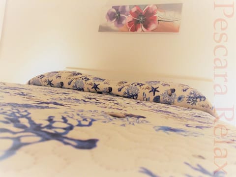 Bed, Photo of the whole room, Decorative detail, Decorative detail, Logo/Certificate/Sign, Logo/Certificate/Sign, Bedroom