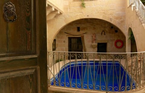 Ta' Salvu u Marija Villa in Munxar