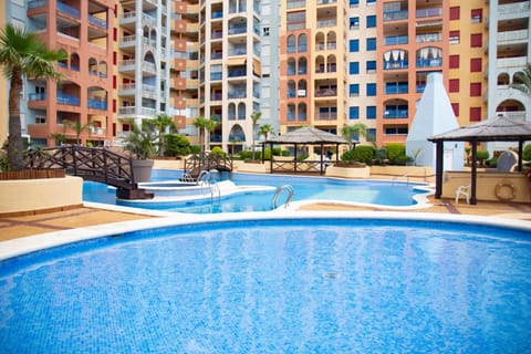Day, Swimming pool