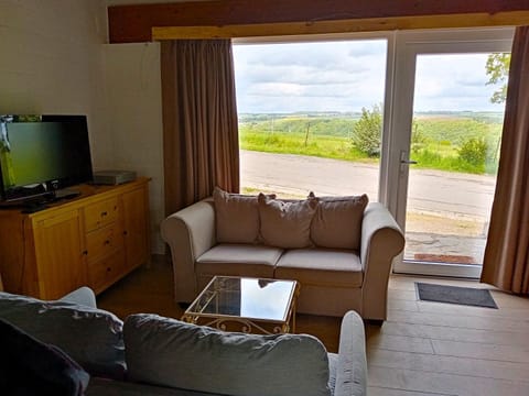 Louloudia Bonsoy Jaune 12 huis in het bos met mooi uitzicht en kalmte House in Wallonia, Belgium