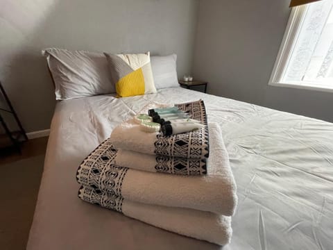 Westend Holiday Room 4 Brecon Vacation rental in Llanfaes