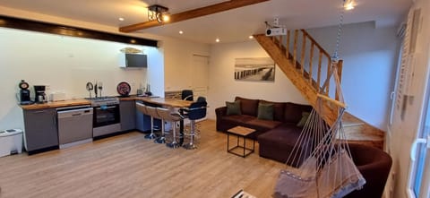 Kitchen or kitchenette, Living room, Seating area, Dining area, dishwasher, minibar, pet friendly, stove, toaster