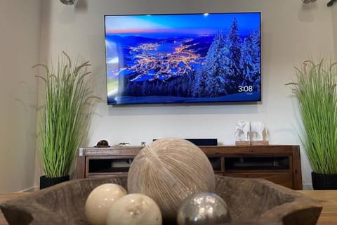 Communal lounge/ TV room, TV and multimedia, Evening entertainment