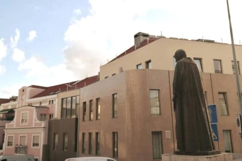 Property building, Nearby landmark, Neighbourhood
