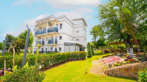 Property building, Spring, Day, Natural landscape, Garden, Garden view