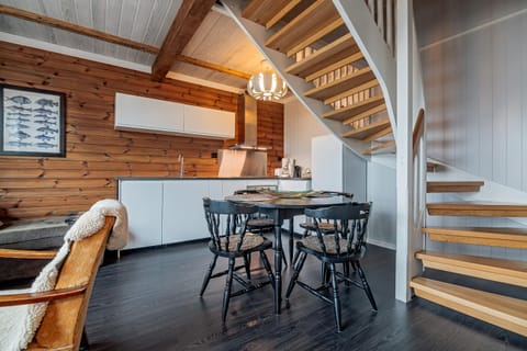 Kitchen or kitchenette, Living room, Seating area, Dining area