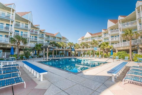 Enjoy your Beach Daze Steps to the sand at Seascape Apartment in Galveston Island