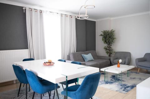 Living room, Dinner