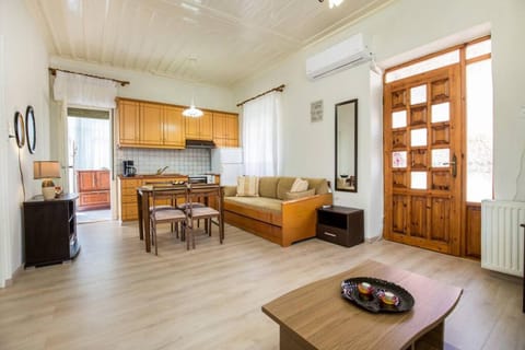 Kitchen or kitchenette, Seating area