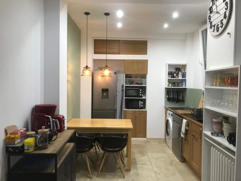 Kitchen or kitchenette, Dining area, dishwasher, minibar, pet friendly, stove