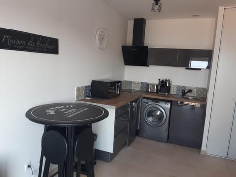 Studio les pieds dans l'eau vue sur mer Apartment in Linguizzetta