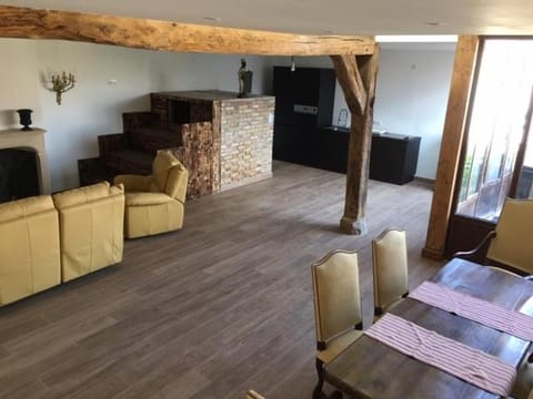 LES PORTES DE BOURGOGNE Bed and Breakfast in Île-de-France