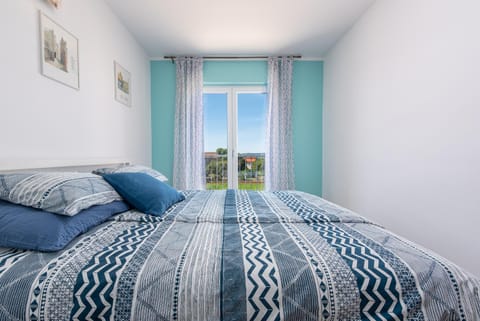 Bed, Photo of the whole room, Bedroom, Garden view, Garden view, Sea view