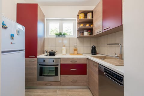 Coffee/tea facilities, Kitchen or kitchenette, Communal kitchen, dishwasher