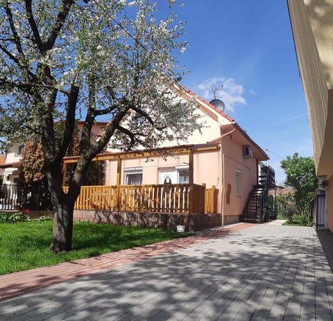 Property building, Garden, Garden view, Parking