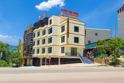 Property building, Day