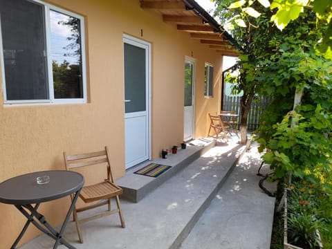 Property building, Facade/entrance, Balcony/Terrace