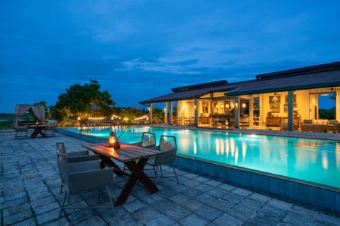 Swimming pool