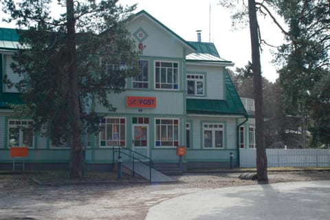 Property building, Day