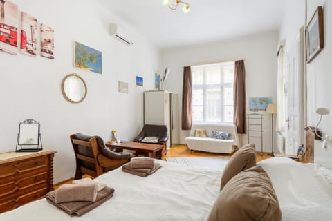 Bed, Living room, Photo of the whole room