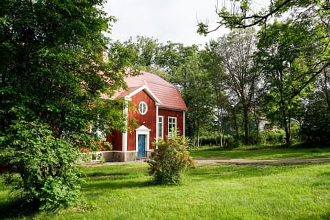 Property building, Facade/entrance, Garden