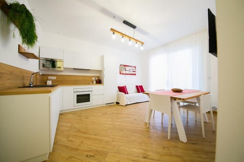 Kitchen or kitchenette, Living room, Seating area, Dining area, kitchen