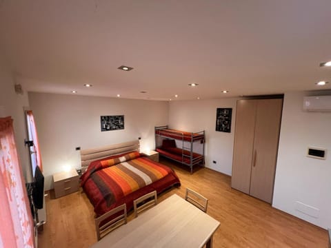 Bed, TV and multimedia, Kitchen or kitchenette, Living room, Photo of the whole room, wardrobe