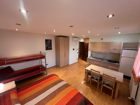 Kitchen or kitchenette, Photo of the whole room, Bedroom