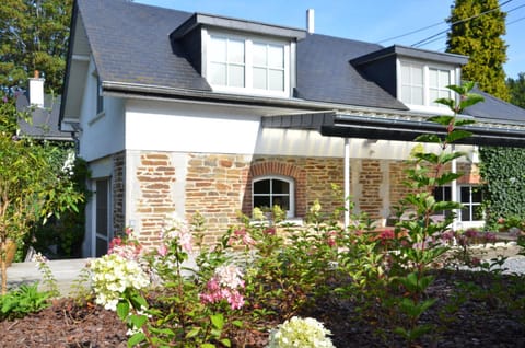 Property building, Facade/entrance, Garden