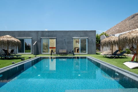 Property building, Swimming pool, Swimming pool