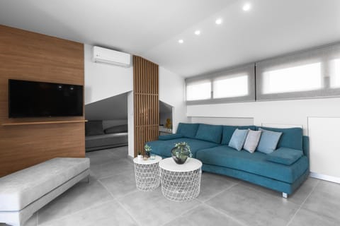 TV and multimedia, Seating area, children