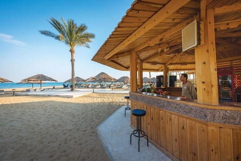 Restaurant/places to eat, Beach