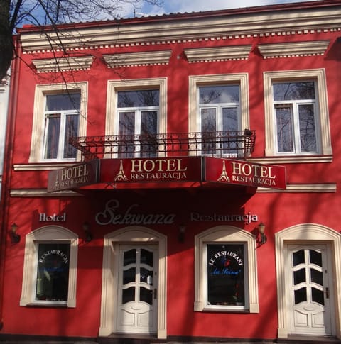 Facade/entrance