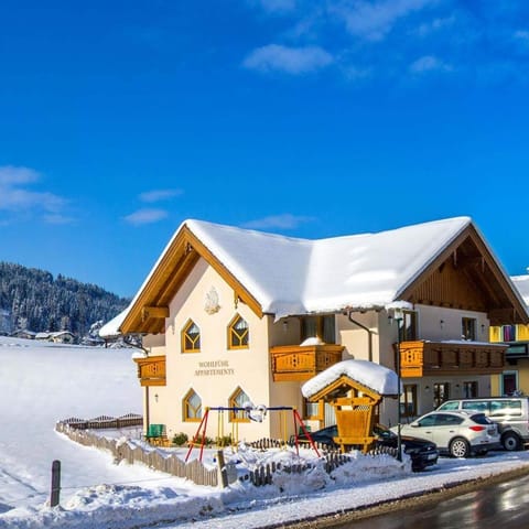 Property building, Facade/entrance, Day, Natural landscape, Winter, Parking