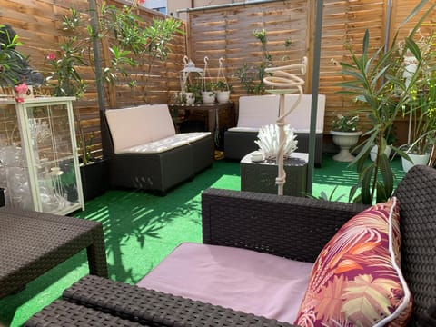 Property building, Patio, Day, Garden, Garden view