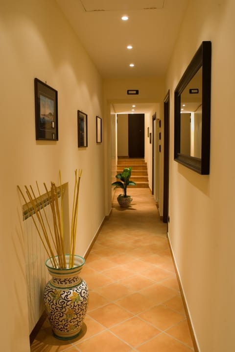 Decorative detail, Area and facilities