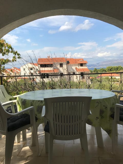 Patio, Day, Natural landscape, View (from property/room), Balcony/Terrace, Living room, Seating area, Dining area