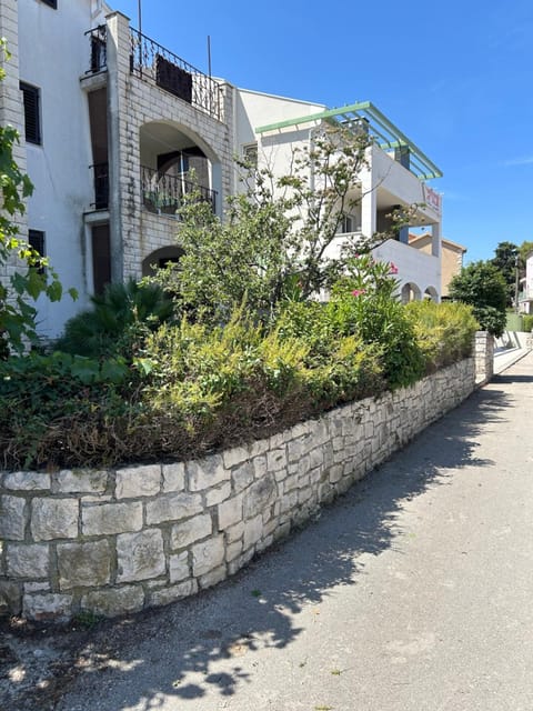 Property building, Neighbourhood, Garden, View (from property/room)