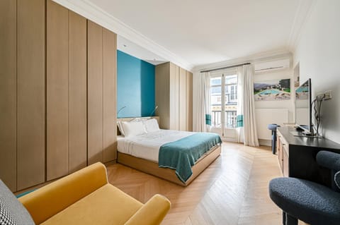 Gorgeous Paris Eiffel Tower - Champs Elysées Apartment in Paris