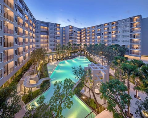Property building, Bird's eye view, Swimming pool