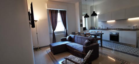 Kitchen or kitchenette, Living room, Seating area, Dining area, dishwasher, oven, stove