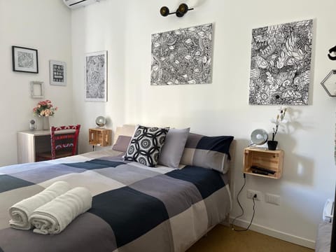 Bed, Photo of the whole room, Bedroom, air conditioner