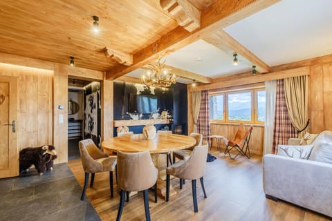 Living room, Seating area, Dining area