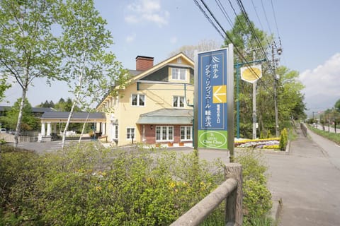 Facade/entrance